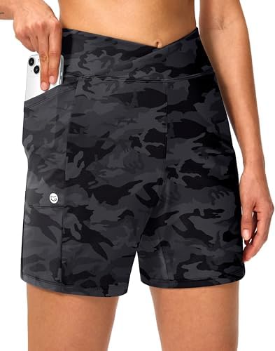 Women's 6" high-waist shorts, black camo